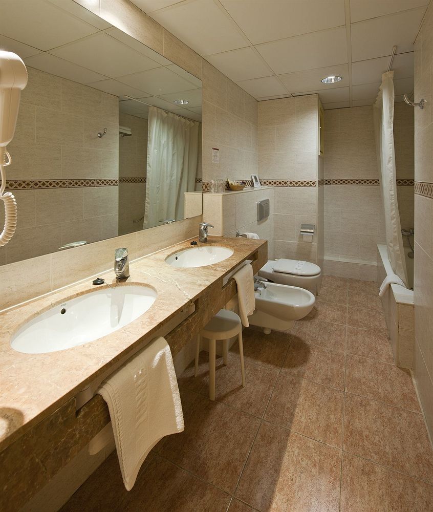 Hotel Abad Cisneros Barcelona Exterior photo